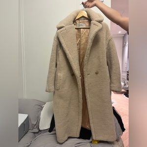 Used Max Mara teddy icon oversized coat fits like size M sand color